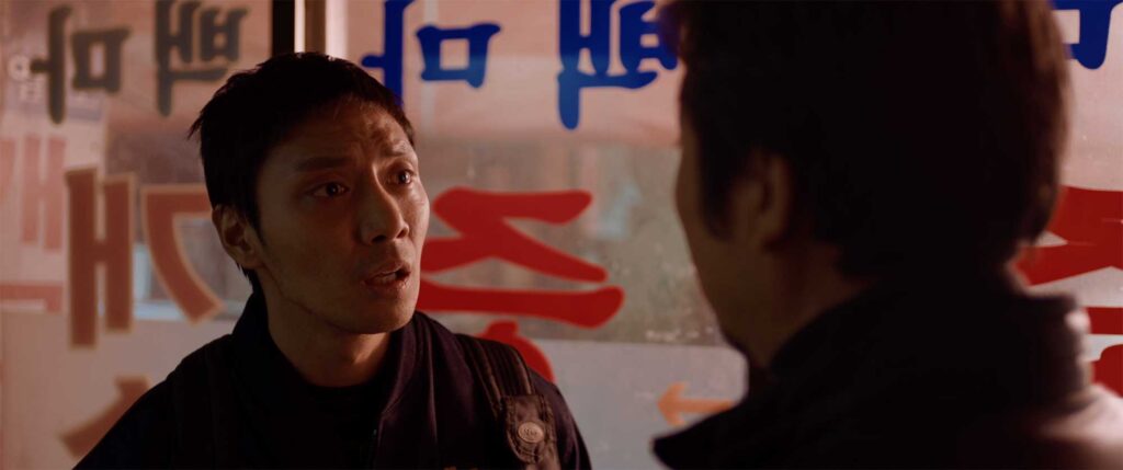 Kwang Lee, an ethnic Korean Chinese homeless immigrant in Seoul, negotiates with a dog butcher to sell his golden retriever for survival.