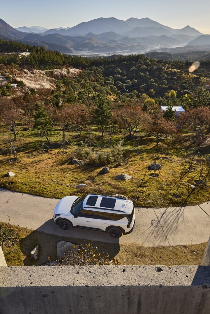 EV9 seen from above moving through landscape at Sayuwon near Daegu.