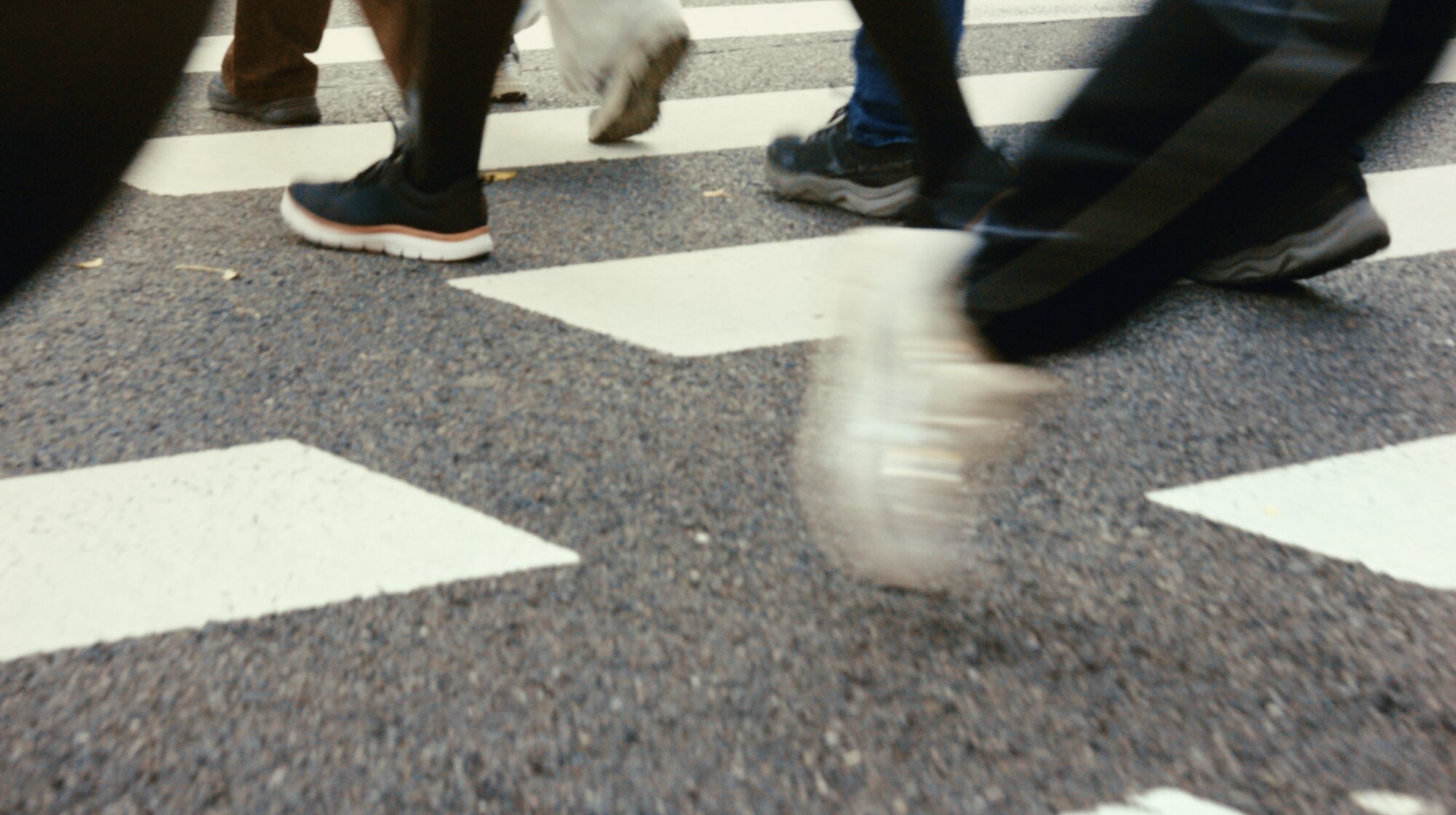 Pedestrian street crossing city B-roll for ZEISS House of Sun Seoul