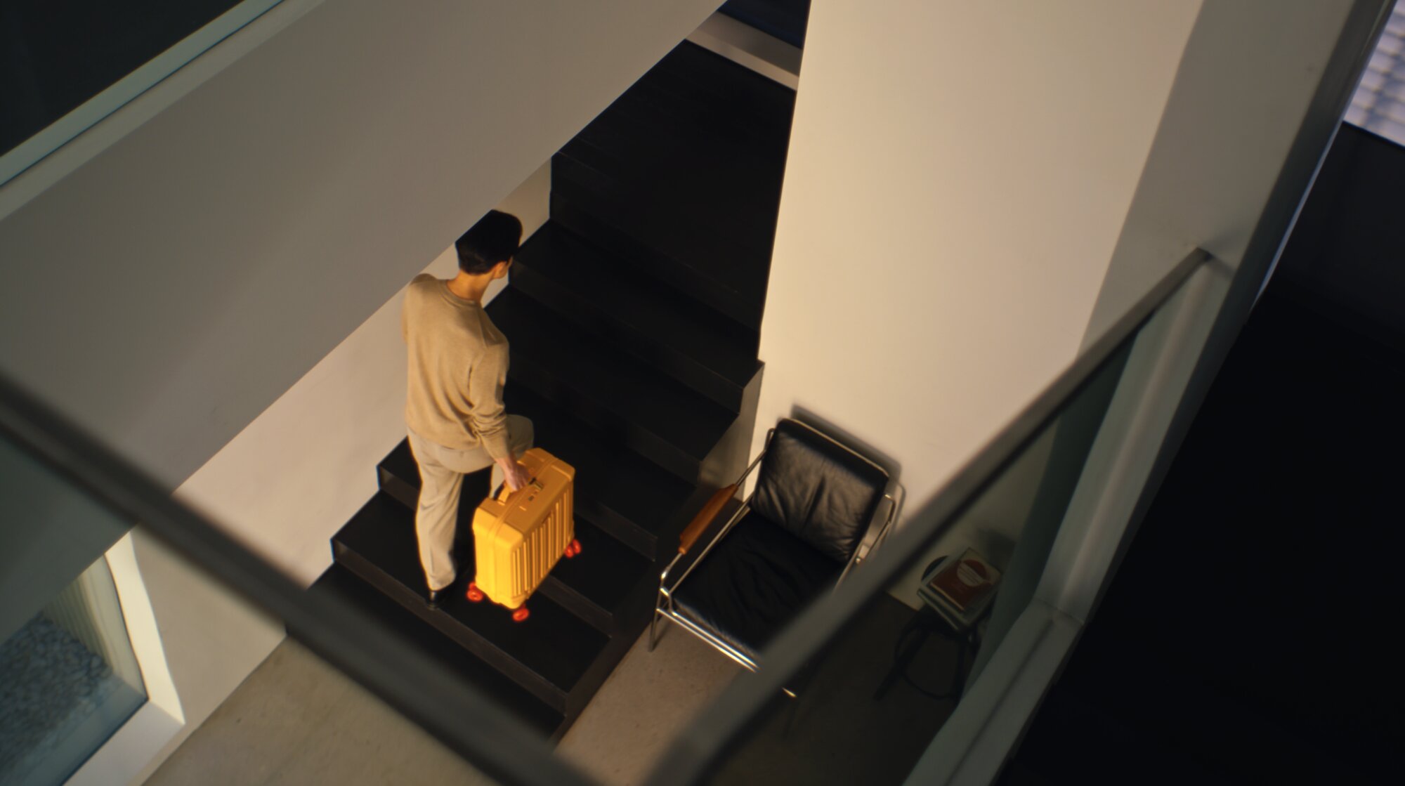 Jung Sung Il descending stairs with Piquadro PQLM trolley in Seoul