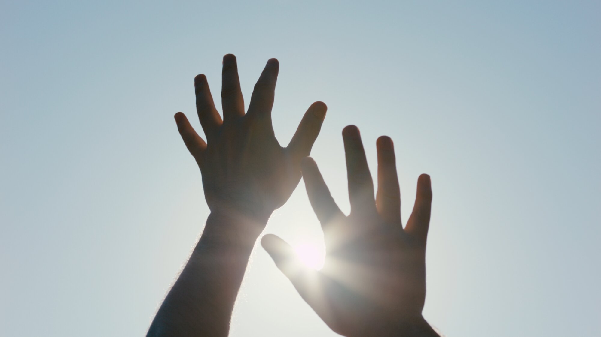 Hands shaping sunlight for ZEISS House of Sun Seoul