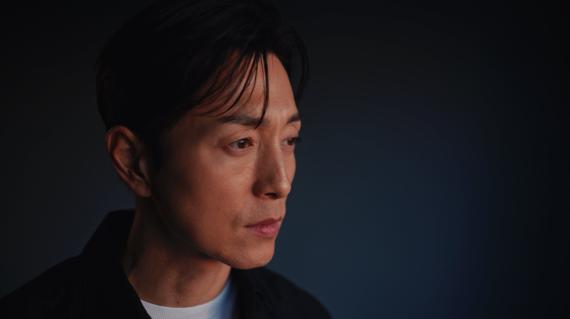 Jung Sung Il contemplative portrait for Piquadro APAC campaign Seoul