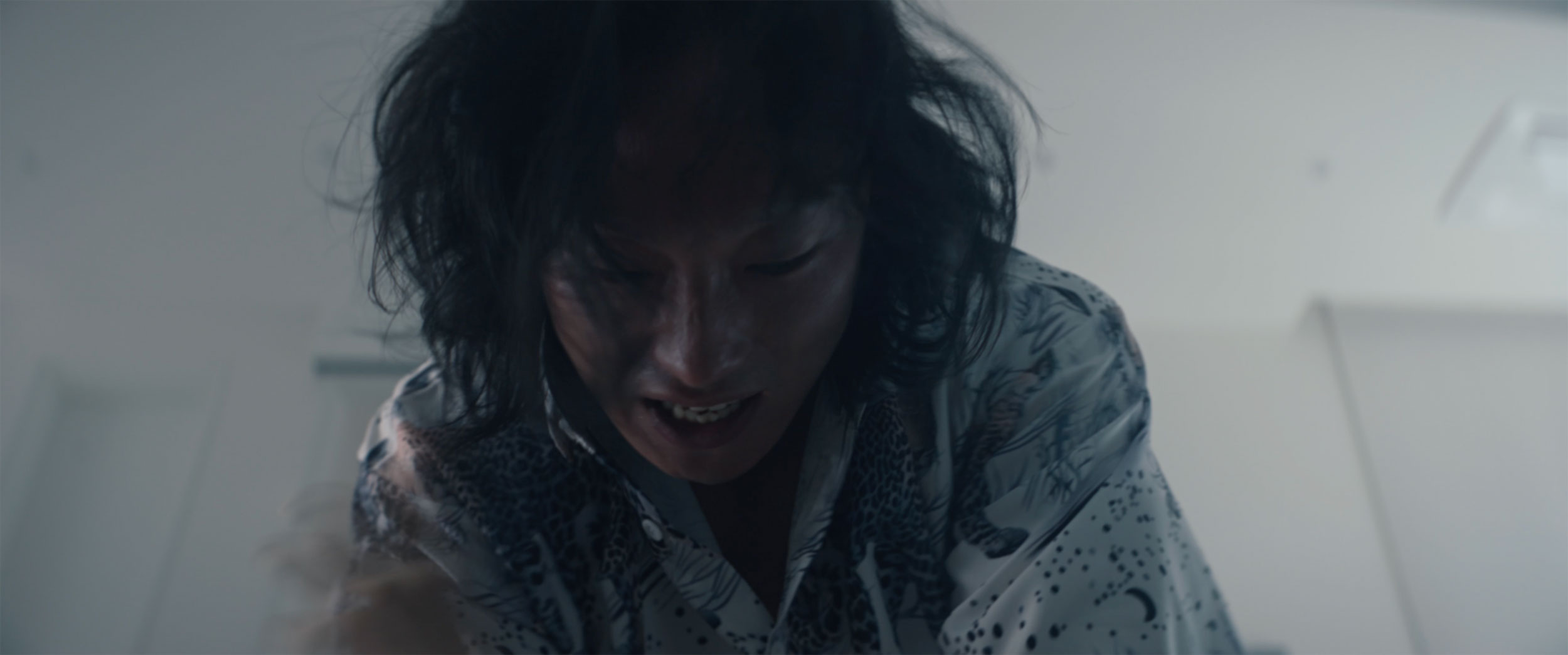 Hye-mi’s boyfriend during the home invasion in Korean short film IDOLS