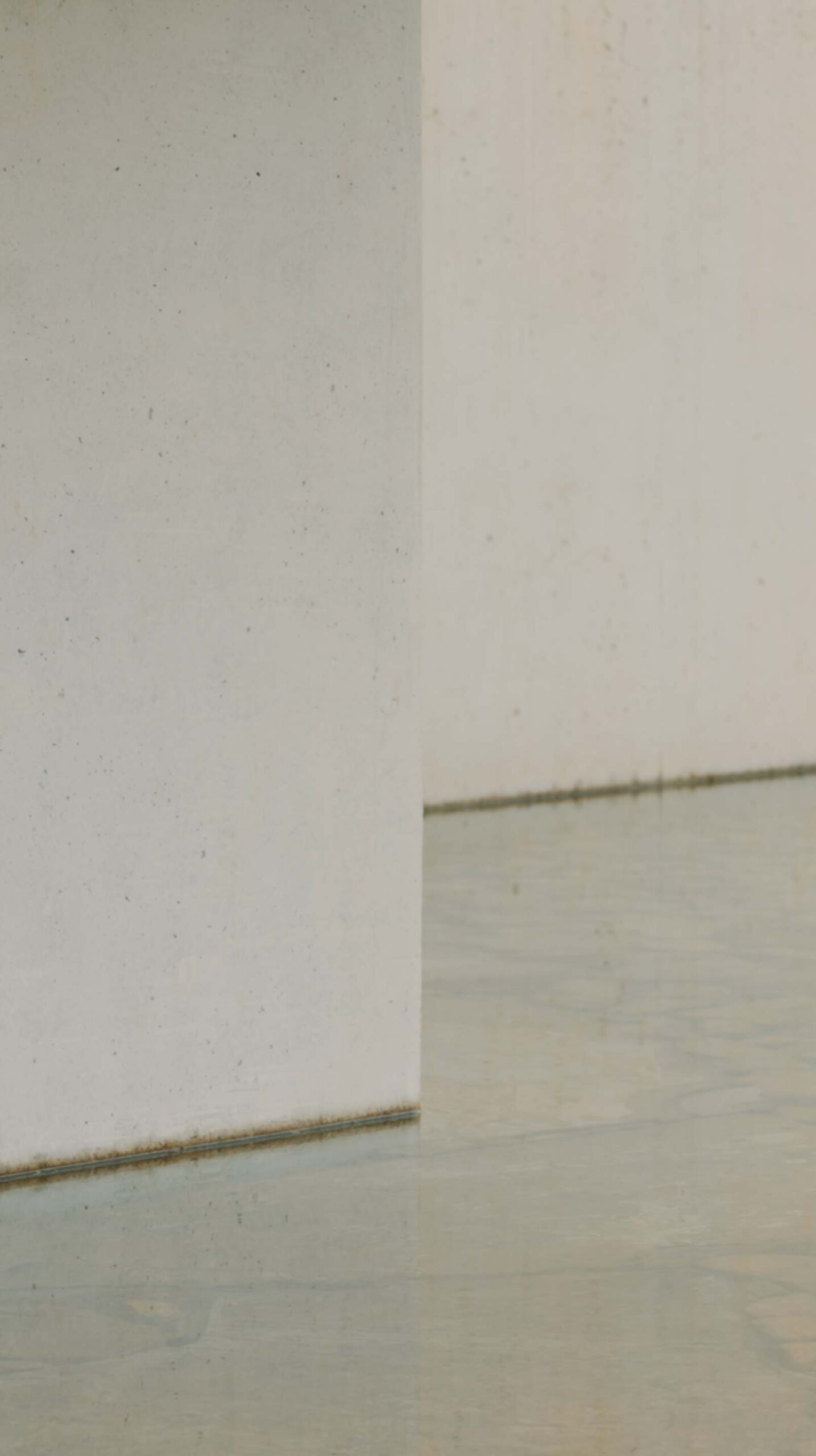 Minimalist concrete walls and reflecting water at Médongaule in Yangpyeong
