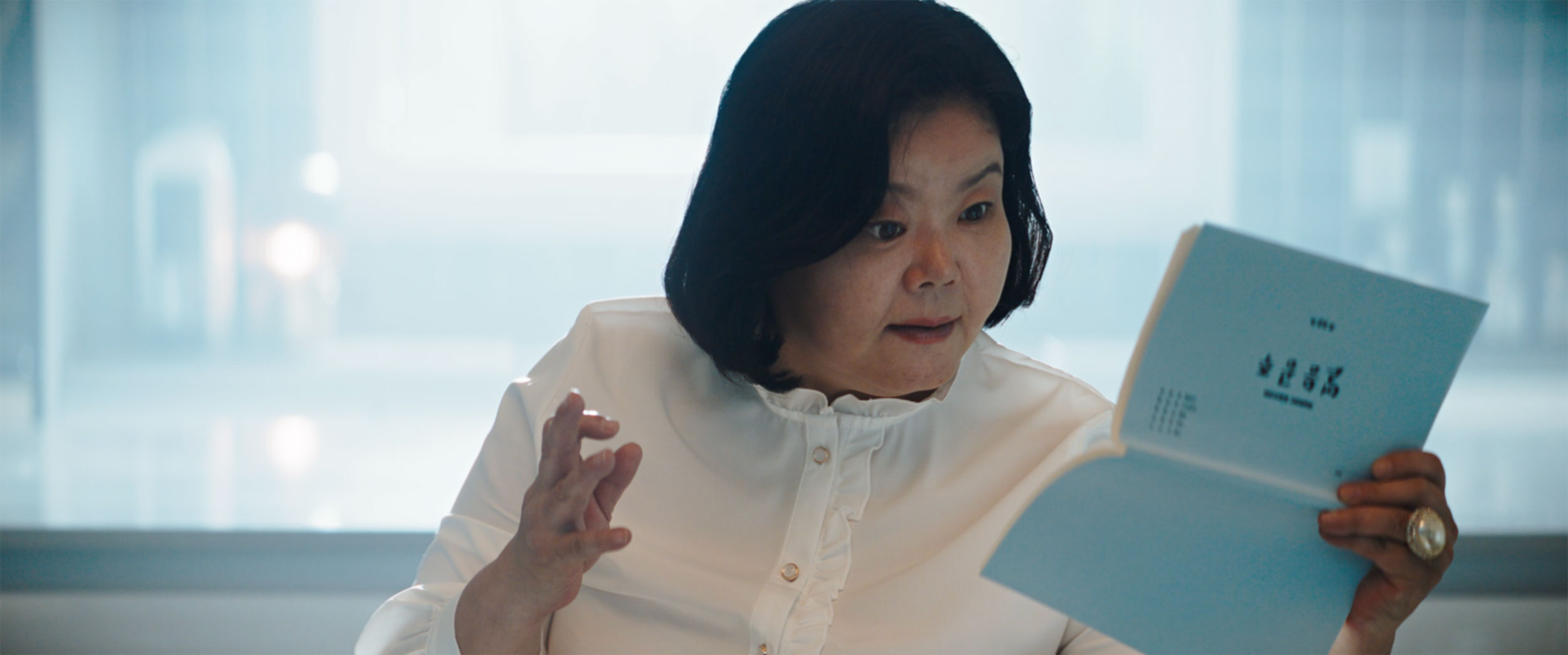 Hye-mi’s ambitious mother during a conversation in Korean short film IDOLS