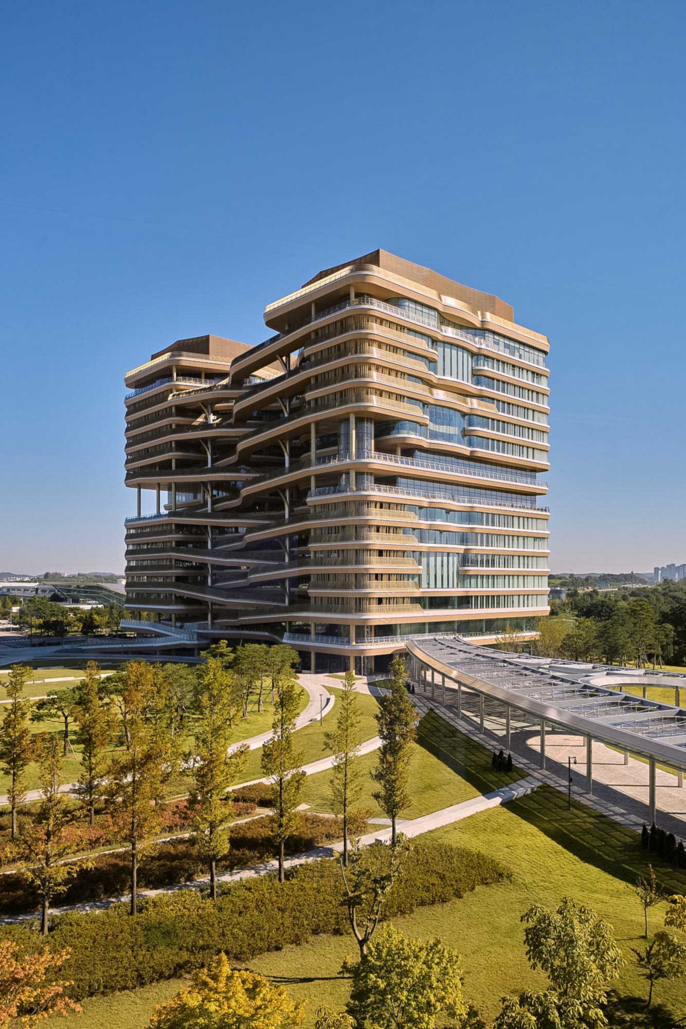 Hana Bank Headquarters by NBBJ with landscaped grounds in Korea