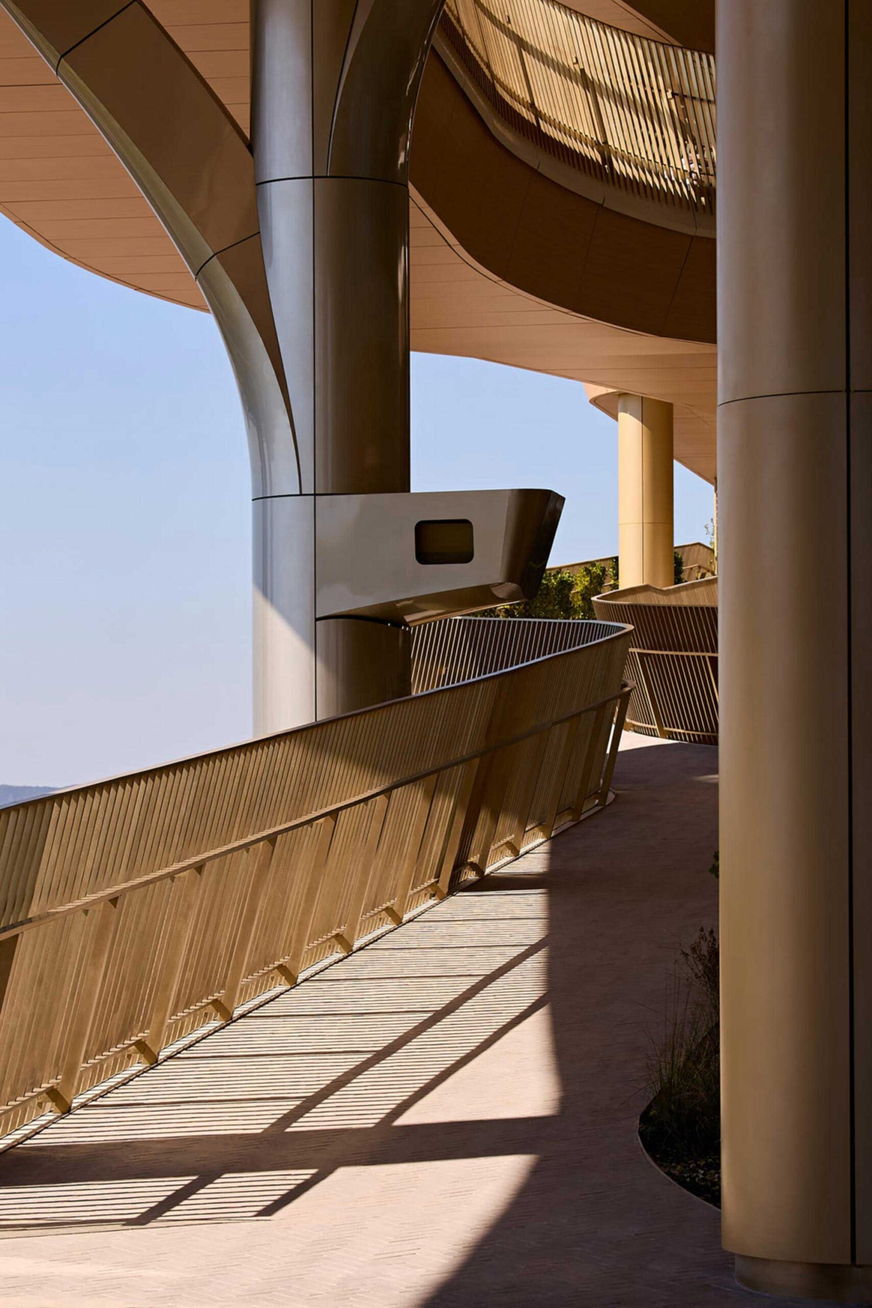 Curved exterior walkway at Hana Bank Headquarters by NBBJ