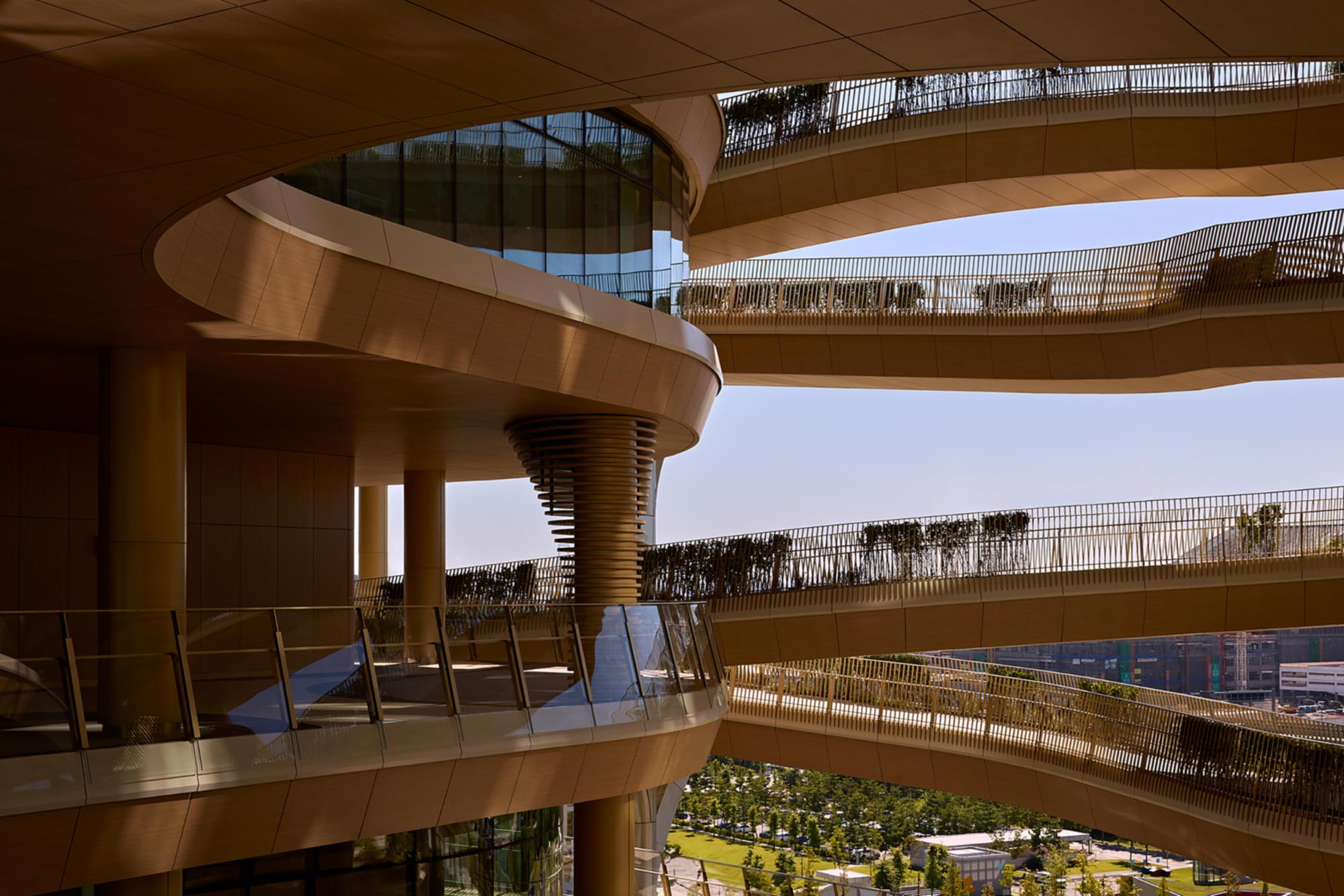 Interconnected walkways at Hana Bank Headquarters by NBBJ